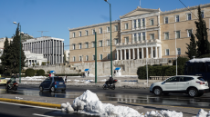 Κίνηση στους δρόμους - Πάγος μετά τα χιόνια: Πού θα συναντήσετε μποτιλιάρισμα τώρα