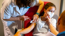 Εμβολιασμοί στα παιδιά: Ανοίγουν 40.000 νέα ραντεβού 