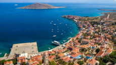 Το Μαξίμου έστειλε σύγχρονο μηχάνημα ανέλκυσης αλιευτικών σκαφών στη Χάλκη