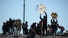 Καθαρά Δευτέρα: Γέμισε... χαρταετούς ο ουρανός στον λόφο του Φιλοπάππου - Δείτε τις φωτογραφίες