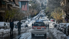 Καιρός: Πού χιονίζει τώρα στην Αττική, οι εκτιμήσεις για τις επόμενες ώρες