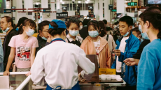 Ο εφιάλτης του κορωνοϊού επέστρεψε στην Κίνα με ρεκόρ κρουσμάτων