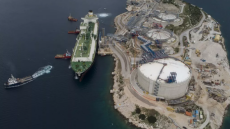 ΔΕΣΦΑ: «Opening» για την πλωτή δεξαμενή LNG της Ρεβυθούσας