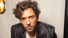 Ο Δημήτρης Μοθωναίος κλείνει 5 χρόνια απεξάρτησης από το αλκοόλ και το «γιορτάζει»