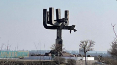 Πόλεμος στην Ουκρανία: Θύμα της «αποναζιστικοποίησης» και το μνημείο του Ολοκαυτώματος στο Χάρκοβο