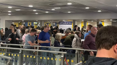 Κορωνοϊός - Βρετανία: Αδιανόητος συνωστισμός στα αεροδρόμια μετά την άρση των περιορισμών - Δείτε βίντεο