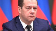 Ο Μεντβέντεφ καλεί τον Ιάπωνα πρωθυπουργό να κάνει... χαρακίρι