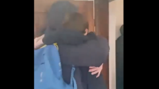 Πόλεμος στην Ουκρανία: H συγκινητική επιστροφή από το μέτωπο του Ιρπίν στο σπίτι - Δείτε βίντεο