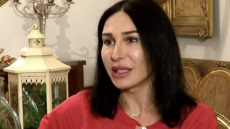 Μίνα Ορφανού για τον Σεφερλή: «Με ενοχλεί να ντύνεται γυναίκα, να γίνεται καρικατούρα και να με προσβάλλει»