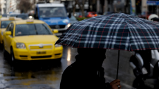 Καιρός: Βελτιώνεται από το απόγευμα, ανοιξιάτικο το Πάσχα