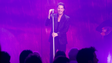 Ο Νίκος Οικονομόπουλος συνεχίζει τις εμφανίσεις του στο Fantasia