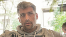 Αλέξης Παππάς: Οι βόλτες του στα στενά της Μυκόνου