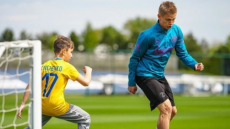  Μάντσεστερ Σίτι: Ο Ζιντσένκο κάλεσε στην προπόνηση 10χρονο πρόσφυγα από την Ουκρανία 