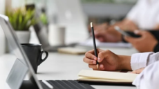 ΔΥΠΑ: Επίδομα €400 για εργαζόμενους του ιδιωτικού τομέα: Ποιους αφορά - Μέχρι τη Δευτέρα οι αιτήσεις