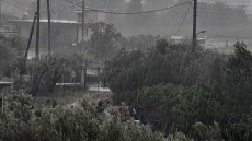 Σφοδρή χαλαζόπτωση σε Φλώρινα, Σέρρες και Λάρισα - «Ποτάμια» οι δρόμοι στη Θεσσαλονίκη (βίντεο και φωτογραφίες)