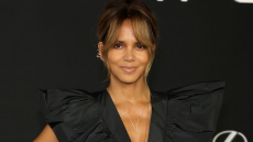 Χάλι Μπέρι για την κατάργηση του δικαιώματος στην άμβλωση στις ΗΠΑ: «Τα όπλα έχουν περισσότερα δικαιώματα» 