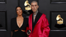 Τράβις Μπάρκερ: Με αφόρητους πόνους και δυσκολία στο περπάτημα ο ντράμερ πριν νοσηλευτεί με παγκρεατίτιδα