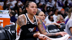 ΗΠΑ: Ελεύθερη αφέθηκε από τη Ρωσία η Αμερικανίδα μπασκετμπολίστρια Μπρίτνεϊ Γκράινερ