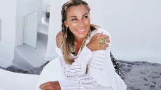 Κόνι Μεταξά - Μάριος Καπότσης: Η εντυπωσιακή εμφάνιση της Ζώζας Μεταξά στον γάμο τους