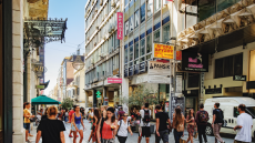 Θερινές εκπτώσεις 2025: Πότε ξεκινούν, τι ισχύει και τι πρέπει να προσέξετε