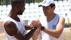 Αυγενάκης - Αμπιντάλ: Έπαιξαν μαζί μπιτς σόκερ στην Κρήτη 