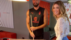 Ντιλέτα Λεότα: Μαθαίνει μπιλιάρδο από τον Ζιρού 