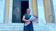 Συμφοιτήτρια με δύο κόρες της ήταν η 41χρονη μητέρα 9 παιδιών που πήρε πτυχίο με άριστα!