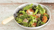 5 δροσερές σαλάτες με φρούτα εποχής