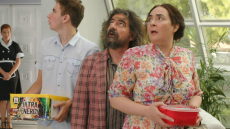 Ποιος Παπαδόπουλος: Οι δύο οικογένειες αποφασίζουν να συναντηθούν για να γνωριστούν