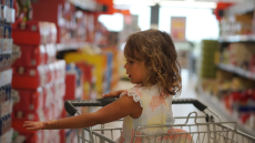 «Καλάθι του νοικοκυριού»: «Δεν θα πάψει να καλπάζει η ακρίβεια με αυτό το μέτρο», λέει ο πρόεδρος του ΙΝΚΑ