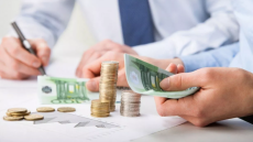 Άνοιξε πάλι το Νοέμβριο η «ψαλίδα» των επιτοκίων μεταξύ των νέων καταθέσεων και δανείων 