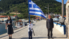 Μαθράκι: Η τελευταία παρέλαση για τον μικρό Τάσο - Εκφοβισμό καταγγέλλει η μητέρα του