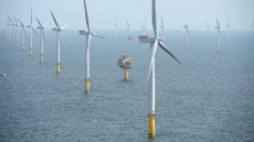 Υπεράκτια αιολικά: Καθυστερήσεις στον εθνικό σχεδιασμό των έργων – Τέλος του 2025 οι αποφάσεις της Κομισιόν για τις ταρίφες