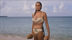 Ούρσουλα Άντρες: Στο σφυρί το μπικίνι του πρώτου κοριτσιού του Τζέιμς Μποντ