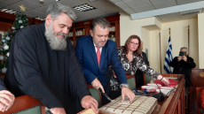 Ο δήμαρχος Ζωγράφου Βασίλης Θώδας έκοψε την πρωτοχρονιάτικη βασιλόπιτα - Οι ευχές και το «φλουρί»