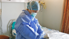 Κορωνοϊός - Ανεμβολίαστοι υγειονομικοί: Επιστρέφουν στα καθήκοντά τους έπειτα από 16 μήνες αναστολής 