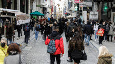 Ανοιχτά τα καταστήματα την Κυριακή - Συνεχίζονται οι χειμερινές εκπτώσεις