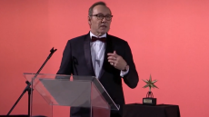 Κέβιν Σπέισι: Τον βράβευσαν στο Τορίνο παρά τα σεξουαλικά αδικήματα με τα οποία κατηγορείται