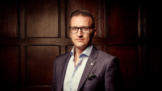 Στιβ Αποστολόπουλος: Ο Έλληνας κροίσος που θέλει ν' αγοράσει τους Χόρνετς του Τζόρνταν