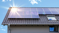 Φωτοβολταϊκά στη στέγη: Πότε ανοίγει η πλατφόρμα για τις επιδοτήσεις