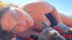 Δανάη Μπάρκα: Έκανε το πρώτο της μπάνιο στη θάλασσα - Δείτε φωτογραφίες