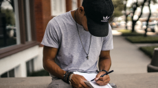 Εργασιακά: Πληρώνεται σήμερα το μπόνους 300 ευρώ σε πάνω από 1.000 μακροχρόνια ανέργους