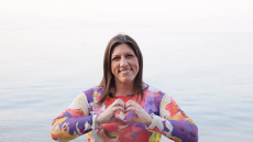 Πλεύση Ελευθερίας: Συνεχίζει τις... καρδούλες η Ζωή Κωνσταντοπούλου - Δείτε βίντεο