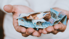 Ποιοι θα δουν αύξηση στο επίδομα αδείας φέτος
