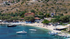 Ζάκυνθος: Συνελήφθησαν τρεις επιχειρηματίες για παράνομη τοποθέτηση ομπρελών στον Λαγανά