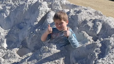 Τραγωδία στη Βραζιλία: Νεκρός 7χρονος λίγα λεπτά αφότου φωτογραφήθηκε να παίζει σε άμμο ασβεστόλιθου