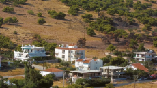 Eκτός σχεδίου δόμηση: Έρχεται νέα ρύθμιση από Σεπτέμβριο – Εξετάζονται ως βάση οι αεροφωτογραφίες του 1977