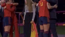 Παραπέμπεται σε δίκη ο Ρουμπιάλες για το φιλί στην Ερμόσο