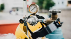 «Καύσιμο στη φωτιά» του πληθωρισμού ρίχνει το πετρέλαιο διεθνώς - «Φωτιά» στη βενζίνη