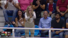 Ολυμπιακός-Παναθηναϊκός: Αποθέωσε τον δικό της Σακίλ η κυρία ΜακΚίσικ - Βίντεο 